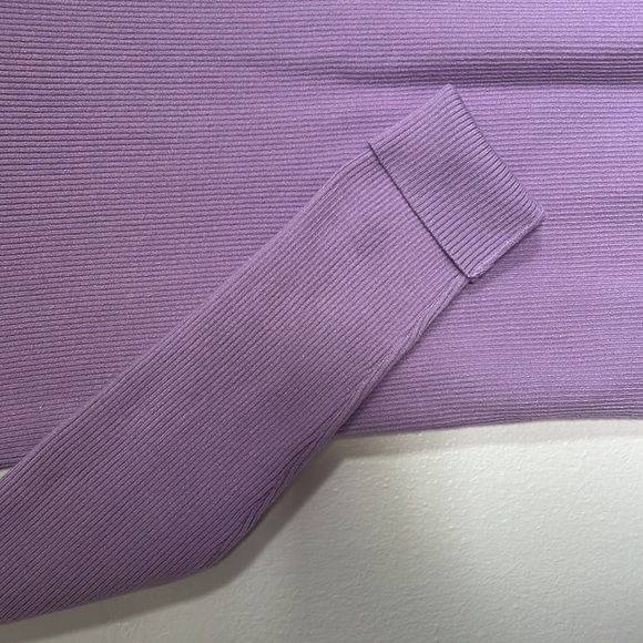 Here we have a “sangtree” large turtle neck sweater. - Picture 2 of 4